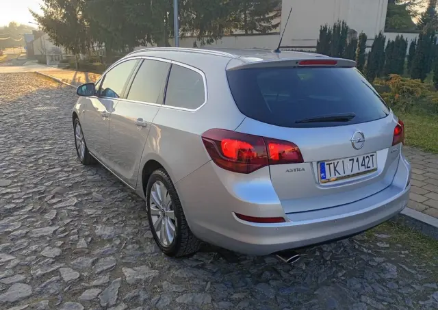 OPEL Astra 1.6 Turbo Cosmo