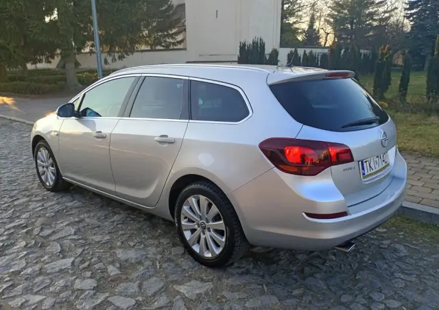 OPEL Astra 1.6 Turbo Cosmo