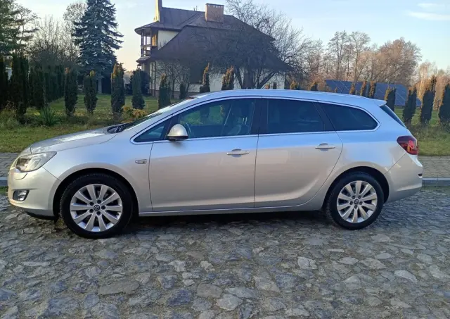 OPEL Astra 1.6 Turbo Cosmo