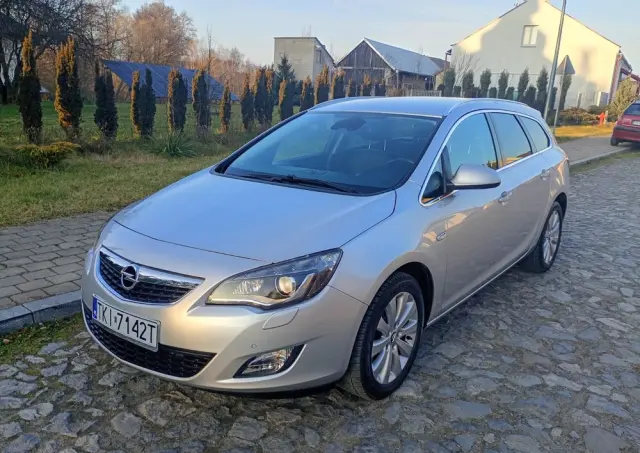 OPEL Astra 1.6 Turbo Cosmo