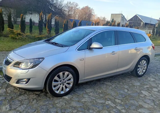 OPEL Astra 1.6 Turbo Cosmo