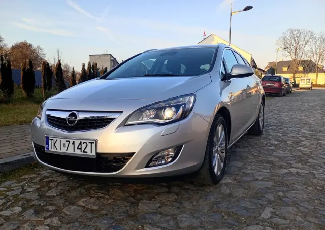 OPEL Astra 1.6 Turbo Cosmo