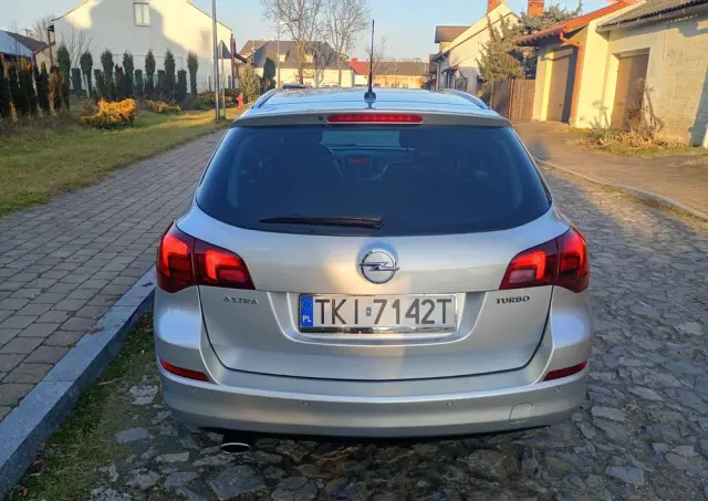 OPEL Astra 1.6 Turbo Cosmo