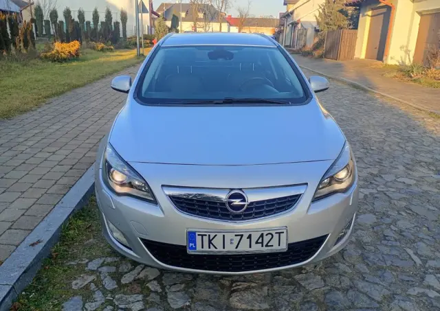 OPEL Astra 1.6 Turbo Cosmo