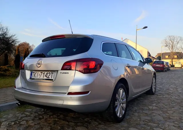 OPEL Astra 1.6 Turbo Cosmo