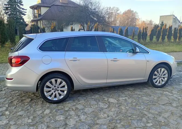 OPEL Astra 1.6 Turbo Cosmo