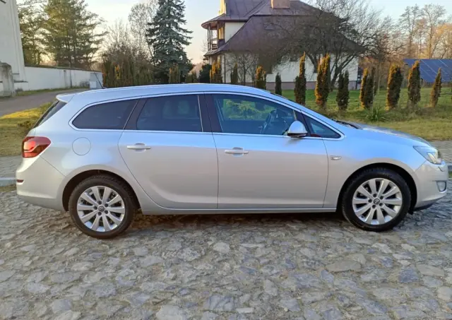 OPEL Astra 1.6 Turbo Cosmo