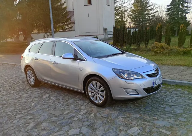 OPEL Astra 1.6 Turbo Cosmo