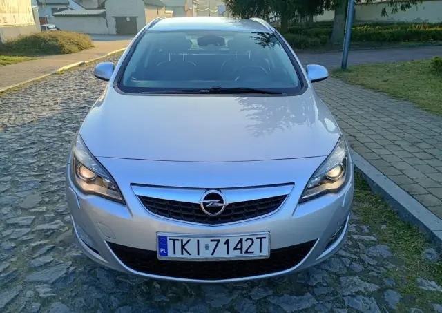 OPEL Astra 1.6 Turbo Cosmo