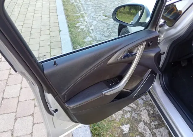 OPEL Astra 1.6 Turbo Cosmo