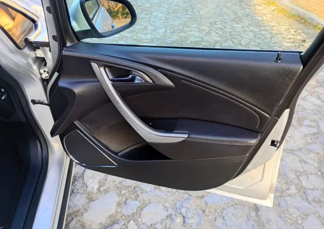 OPEL Astra 1.6 Turbo Cosmo