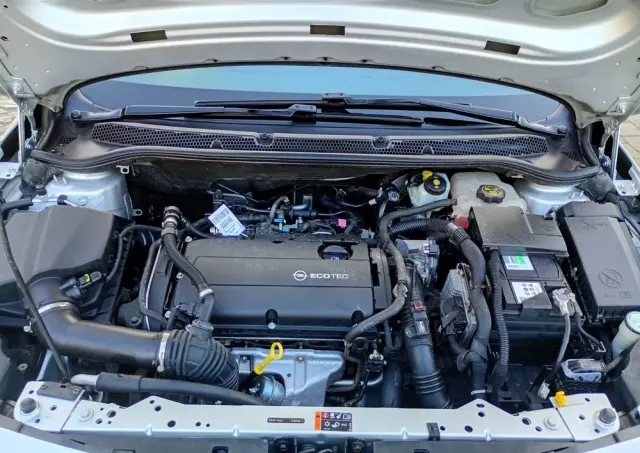 OPEL Astra 1.6 Turbo Cosmo