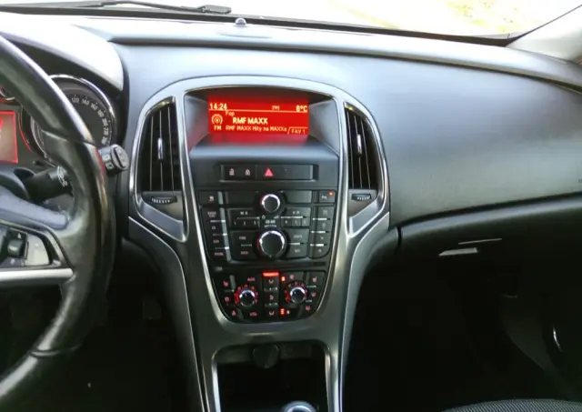 OPEL Astra 1.6 Turbo Cosmo