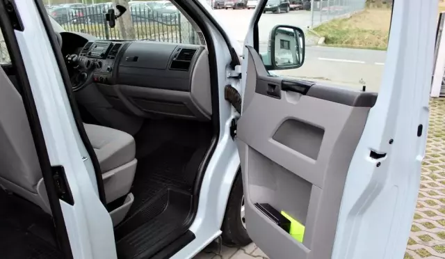 VOLKSWAGEN TRANSPORTER 