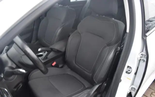 RENAULT Megane Ver-1-5-blue-dci-zen