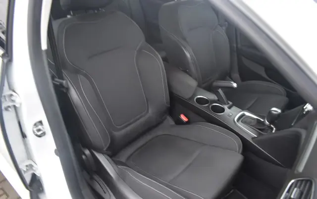 RENAULT Megane Ver-1-5-blue-dci-zen