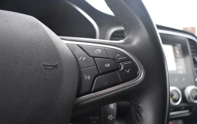 RENAULT Megane Ver-1-5-blue-dci-zen