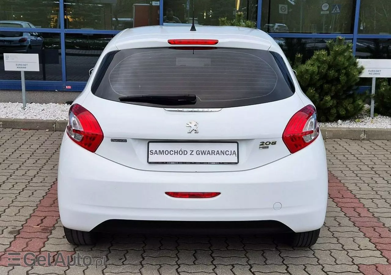 PEUGEOT 208 