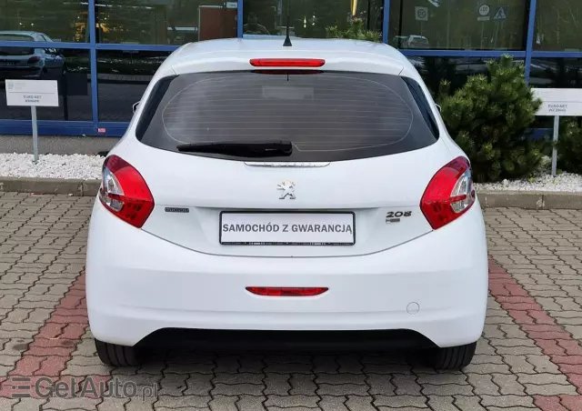 PEUGEOT 208 