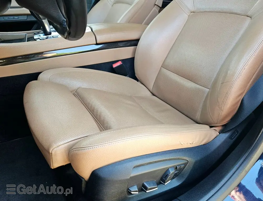 BMW Seria 7 740d