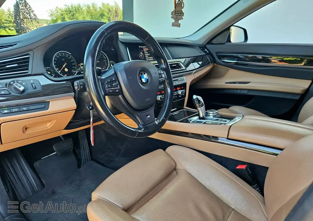 BMW Seria 7 740d