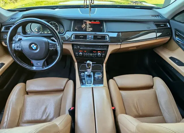 BMW Seria 7 740d
