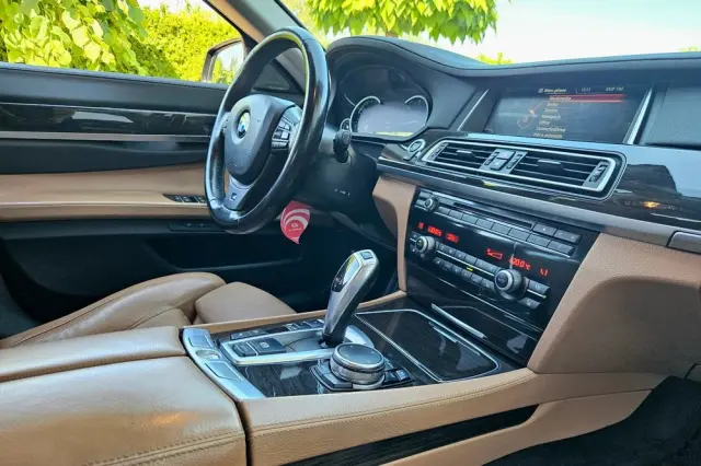BMW Seria 7 740d