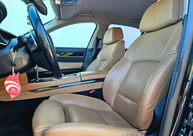 BMW Seria 7 740d