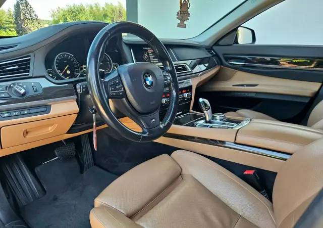 BMW Seria 7 740d
