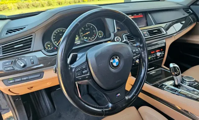 BMW Seria 7 740d