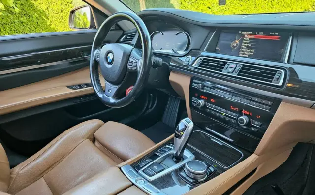 BMW Seria 7 740d