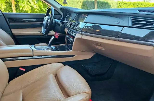 BMW Seria 7 740d