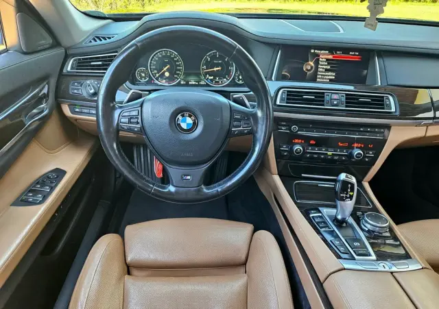 BMW Seria 7 740d