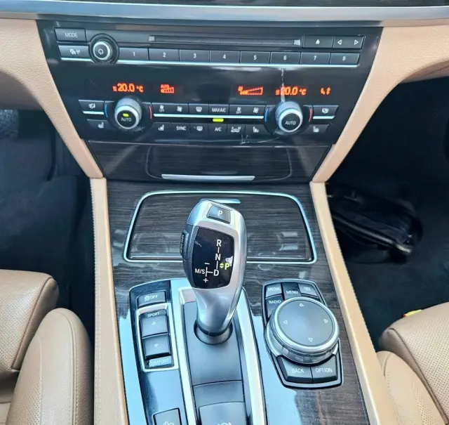 BMW Seria 7 740d