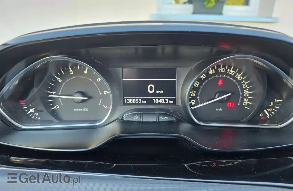 PEUGEOT 2008 1.2 VTi (82 KM)