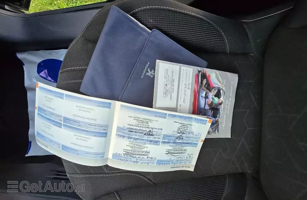 PEUGEOT 2008 1.2 VTi (82 KM)