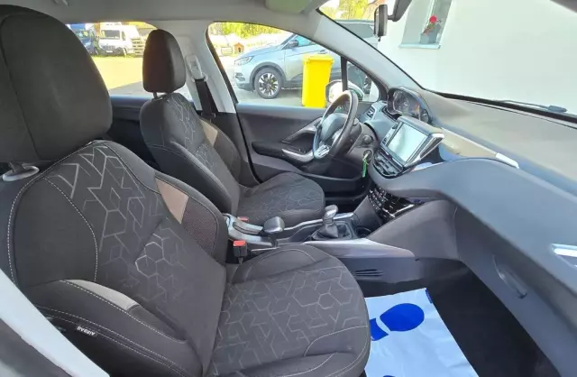 PEUGEOT 2008 1.2 VTi (82 KM)