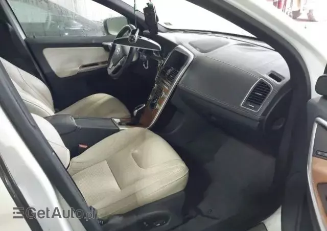 VOLVO XC 60 T6 Drive-E R-Design Momentum