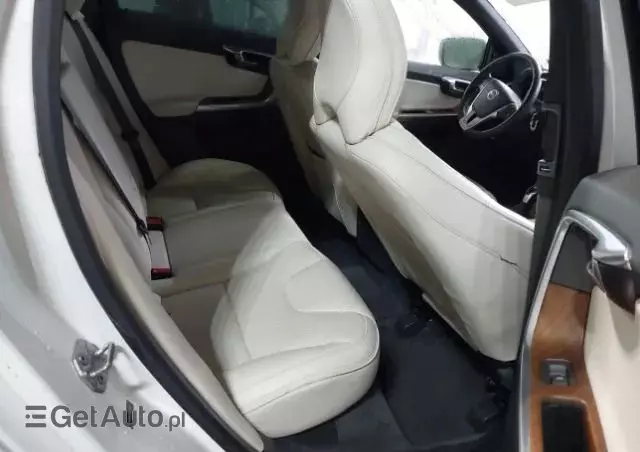 VOLVO XC 60 T6 Drive-E R-Design Momentum