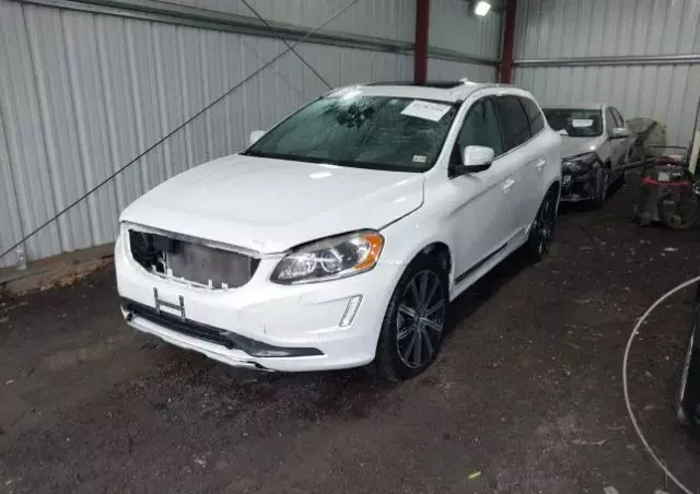 VOLVO XC 60 T6 Drive-E R-Design Momentum