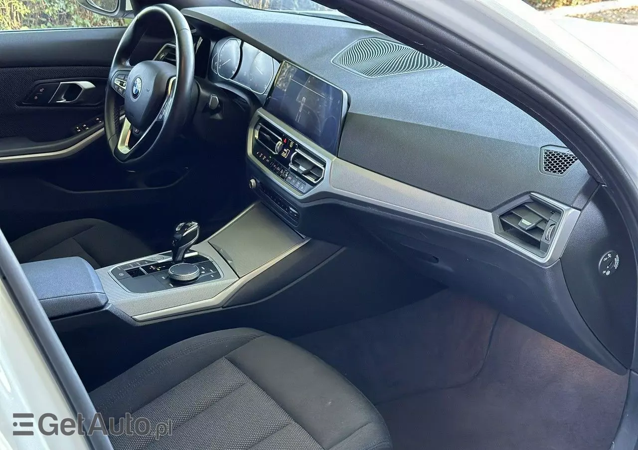 BMW Seria 3 318d Sport Line