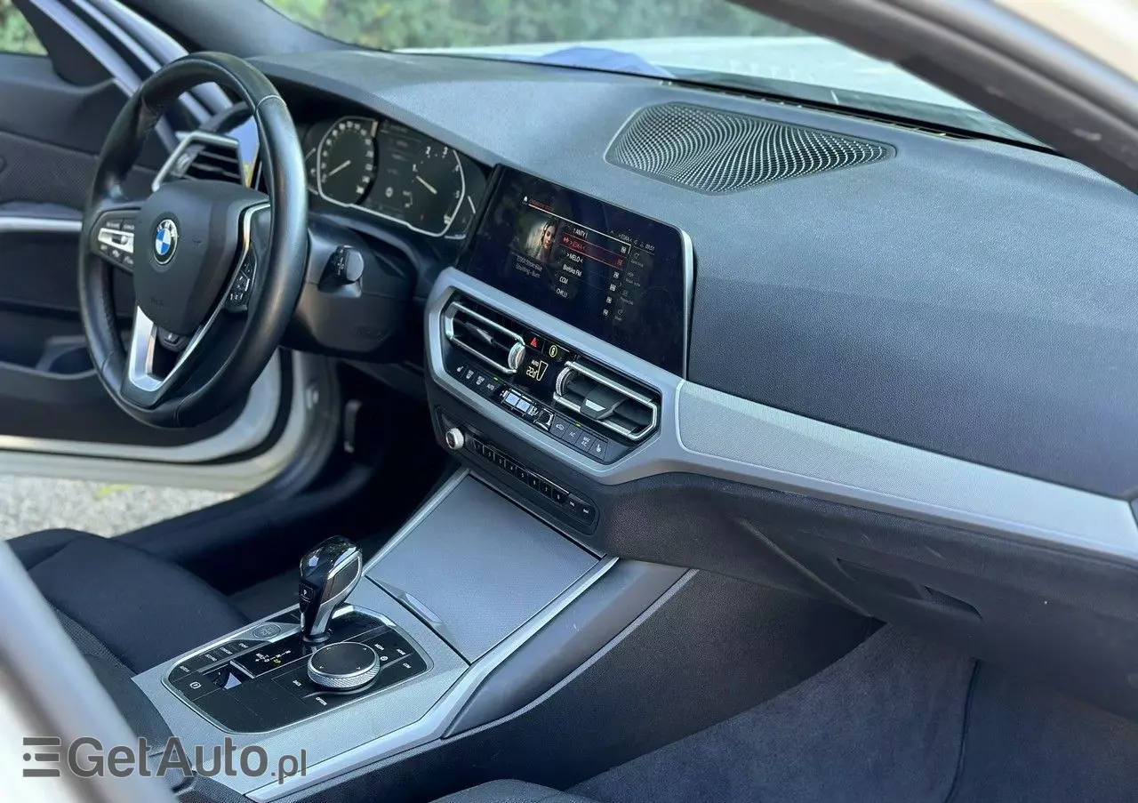 BMW Seria 3 318d Sport Line