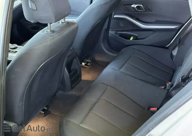 BMW Seria 3 318d Sport Line