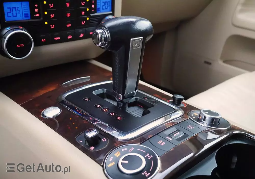 VOLKSWAGEN Touareg 4.2 V8 Automatik Individual