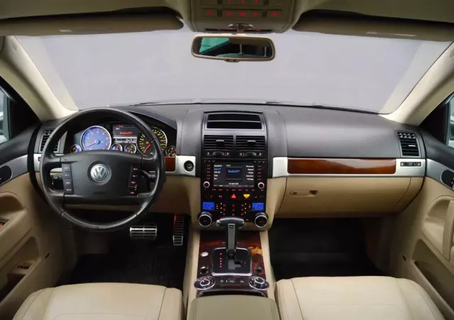 VOLKSWAGEN Touareg 4.2 V8 Automatik Individual