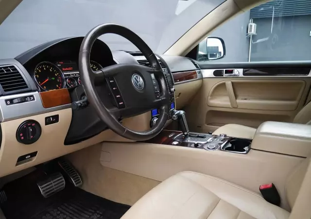 VOLKSWAGEN Touareg 4.2 V8 Automatik Individual