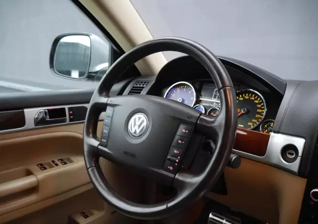 VOLKSWAGEN Touareg 4.2 V8 Automatik Individual