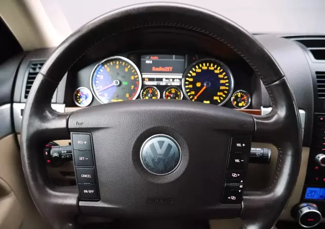 VOLKSWAGEN Touareg 4.2 V8 Automatik Individual