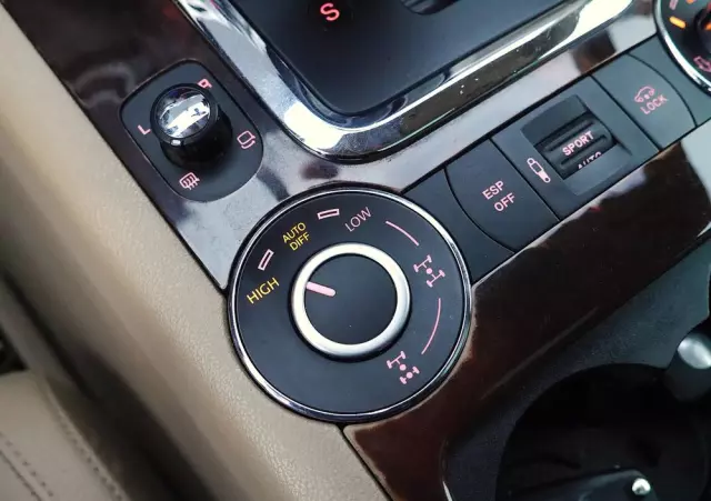 VOLKSWAGEN Touareg 4.2 V8 Automatik Individual