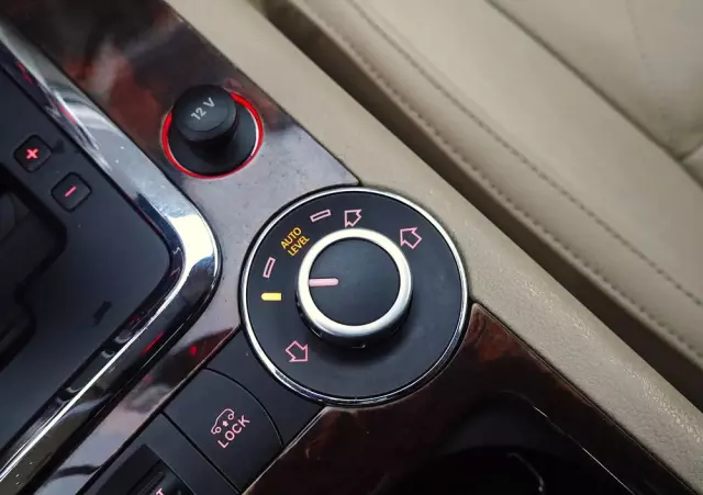 VOLKSWAGEN Touareg 4.2 V8 Automatik Individual